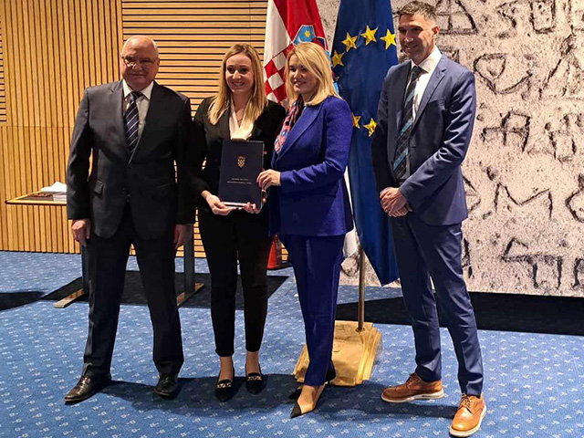 Preuzimanje ugovora za senjsko školsko igralište                                                                                                                                                                                                          